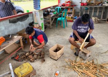 WBP Lapas Dharmasraya Olah Batok Kelapa Jadi Produk UMKM Bernilai Ekonomi Tinggi