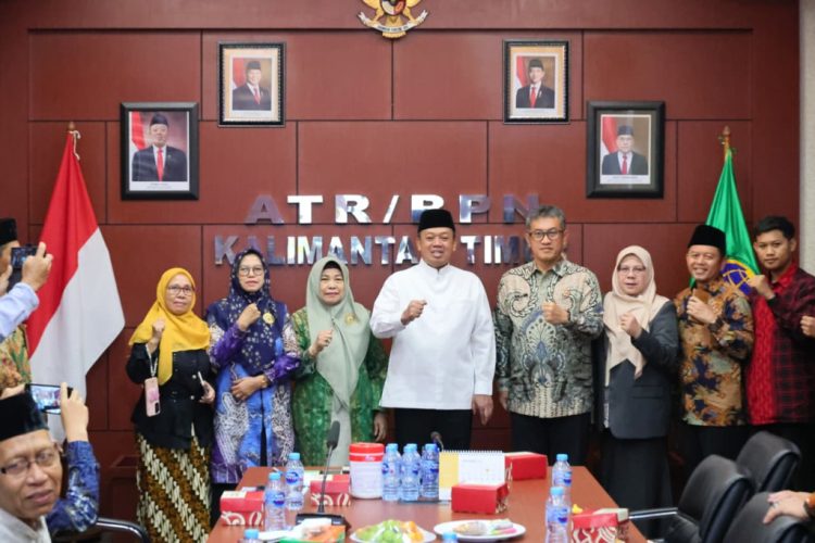 “Urgensi Sertifikasi Tanah Wakaf di Kaltim: Menteri Nusron Bicara ‘Dari Hati ke Hati’, Target Rampung 2 Tahun!”