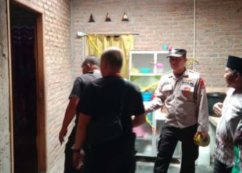 Warga Dusun Jualang Kota Agung Ditemukan Meninggal di Rumah, Polisi dan Inafis Lakukan Identifikasi