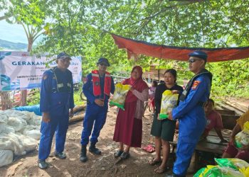 Bakti Polri di Pulau Rimau: Polres Lampung Selatan Salurkan 100 Sak Beras Murah SPHP, Warga Sambut Antusias
