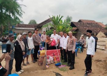 Rumah Tua di Pringsewu Roboh Mendadak, Warga dan Pemilik Lahan Tunjukkan Solidaritas