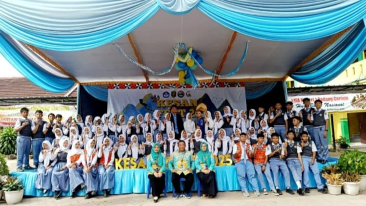 SMAN 1 Padang Cermin Hidupkan Semangat Hari Pahlawan Lewat Karya Seni dan Budaya, Bikin Merinding!