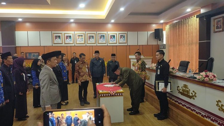 Bupati Tanggamus Moh. Saleh Asnawi Lantik Pejabat Baru, Tegaskan Transformasi Birokrasi dan Budaya “Jalan Lurus”