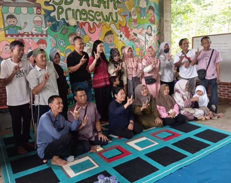 Almira Nabila Fauzi Dialog dengan Penyandang Disabilitas di Pringsewu