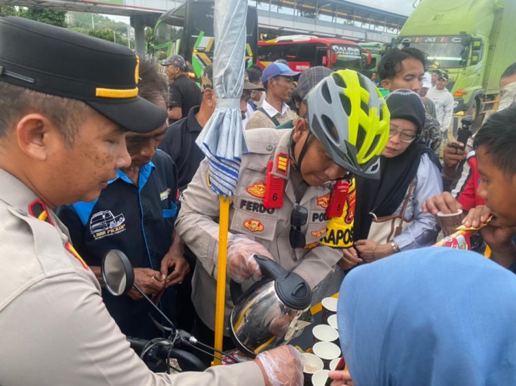 Ngupi Pai Puakhi, Cara Humanis Polisi Amankan Nataru Bakauheni