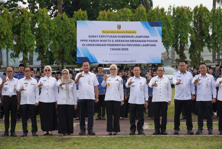 Wagub Jihan Nurlela Serahkan SK 863 PPPK Paruh Waktu Lampung