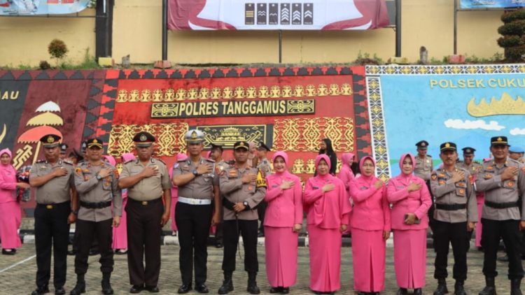 Polres Tanggamus Rayakan Kenaikan Pangkat 52 Personel