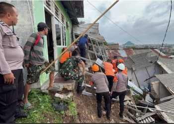 Longsor Bukit Randu Saat Tahun Baru, Warga Terancam