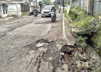 Infrastruktur Terabaikan? Longsoran Bahu Jalan Palapa Picu Kritik