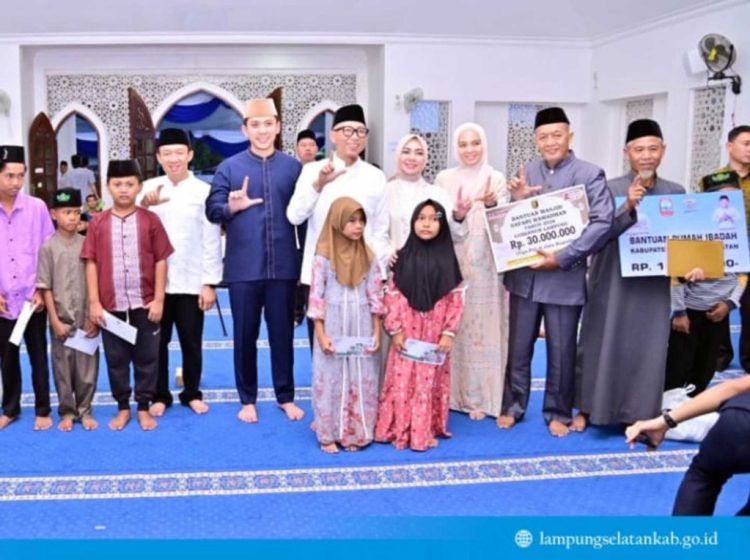 Disambut Bupati Egi, Safari Ramadan Pemprov Lampung Hangatkan Warga Desa Pisang