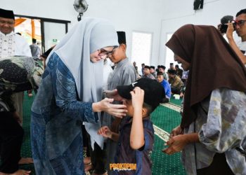 Peringatan Isra Mi’raj di Masjid Al Muttaqin Pemda Pesawaran Diisi Santunan Anak Yatim dan Tausiyah