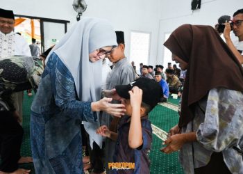 Peringatan Isra Mi’raj di Masjid Al Muttaqin Pemda Pesawaran Diisi Tausiyah dan Santunan Anak Yatim