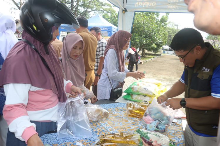 Gerakan Pangan Murah Digelar di Polsek Kalianda, Warga Bisa Beli Sembako Murah