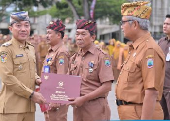 Dedikasi Tanpa Henti, Tiga ASN Lampung Selatan Terima Satyalancana Karya Satya