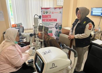 Sambut Hari Bhayangkara ke-80, Puluhan Warga Pringsewu Jalani Screening Katarak Gratis