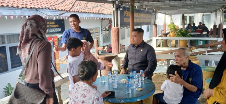 Kisah Mujiran (72) Viral, Nekat Curi Getah Karet Demi Cucu