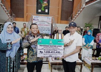 Peringati HLUN ke-30, Wamensos Serahkan Bantuan Sosial di Pringsewu