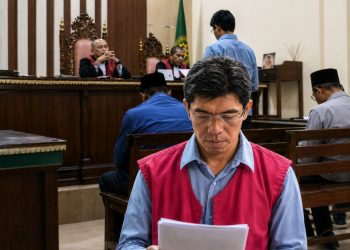 “Yang Mulia, Saya Tak Sempat Memeluk Ibu Saya,” Pledoi Hermawan Bikin Sidang Haru