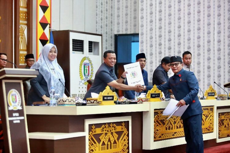 Rapat Paripurna DPRD, Bupati Riyanto Paparkan Pertanggungjawaban Pelaksanaan APBD 2025