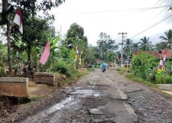 Jalan Banjit Rusak Parah, Padahal PAD Way Kanan Terus Mengalami Peningkatan