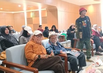 Sutardji Calzoum Bachri Puji Konsistensi Isbedy Stiawan ZS, Produktif Menulis dengan Kualitas Terjaga