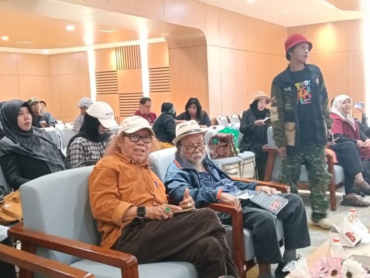 Sutardji Calzoum Bachri Puji Konsistensi Isbedy Stiawan ZS, Produktif Menulis dengan Kualitas Terjaga