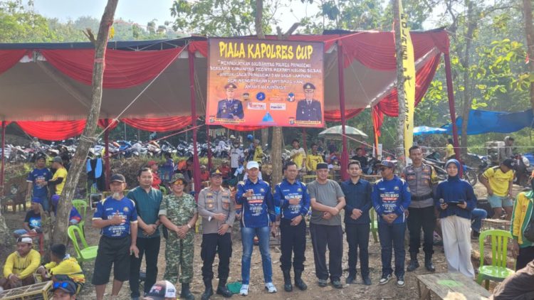 Ratusan Penghobi Merpati Kolong Meriahkan Hari Bhayangkara ke-80 di Pringsewu