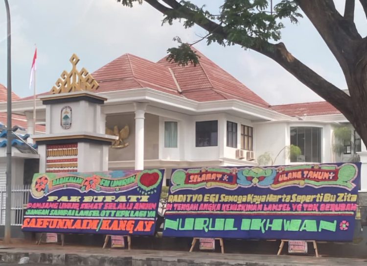 Viral Karangan Bunga Kritik Bupati Lampung Selatan, LSM Sebut Ini Momentum Refleksi Pemerintahan