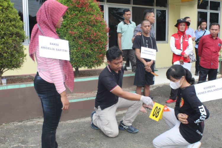 Bawa Pisau dari Rumah, Tersangka Pembunuhan Agnes Wulandari Peragakan Detik-detik Aksi Berdarah
