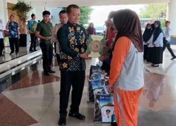 6 Siswa SMP dan 6 Siswa SMA Pringsewu Dilepas ke Sekolah Rakyat Lampung