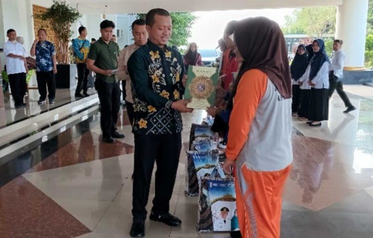 6 Siswa SMP dan 6 Siswa SMA Pringsewu Dilepas ke Sekolah Rakyat Lampung