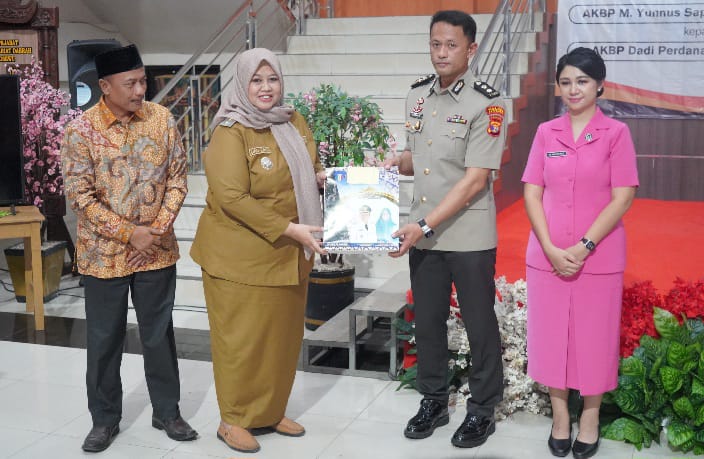 Pisah Sambut Kapolres Pringsewu Berlangsung Haru, Ini Pesan Bupati Riyanto
