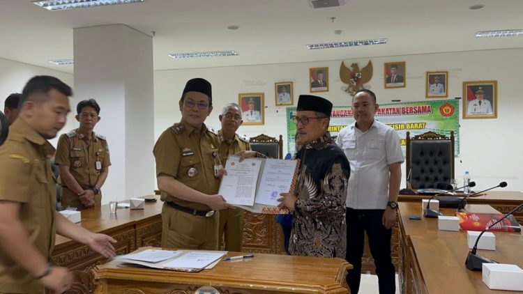 Percepat Pembangunan, UTB Lampung dan Pesisir Barat Teken Nota Kesepahaman Strategis