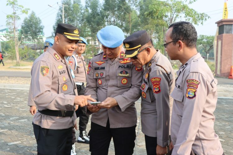 Cegah Anggota Terjerat Judol, Kapolres Pringsewu Mendadak Periksa Ponsel Personel