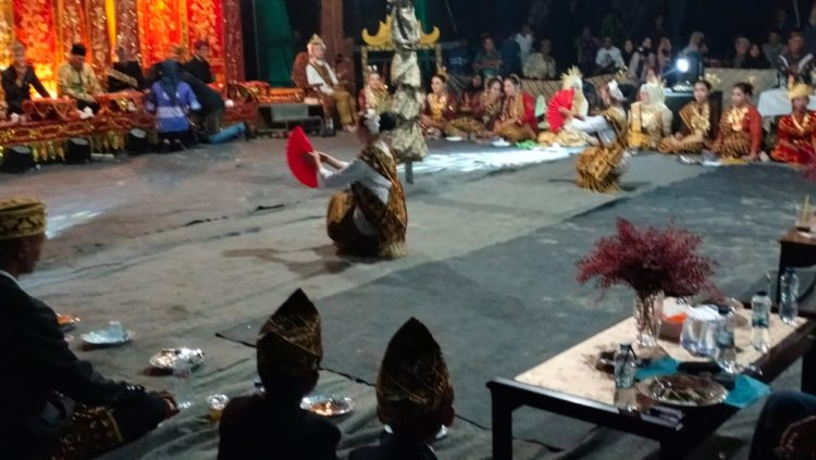 Nyambai Bukan Sekadar Tarian! Bupati Pesibar Minta Tradisi Tetap Hidup di Era Modern