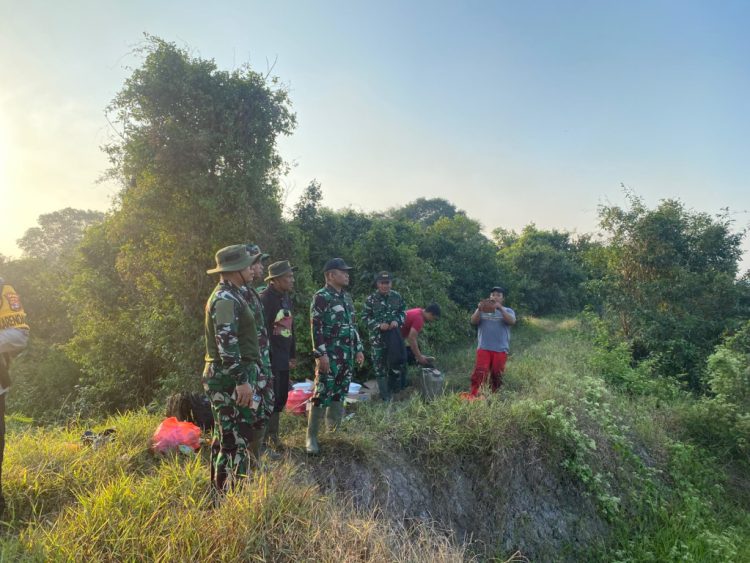 Way Kambas Dilanda Karhutla, Yonif TP 943 Turun Bantu Pemadaman