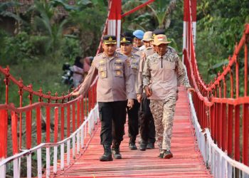 Gotong Royong 200 Warga dan Polisi, Jembatan Gantung Bumi Arum Rampung Diperbaiki