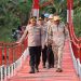 Gotong Royong 200 Warga dan Polisi, Jembatan Gantung Bumi Arum Rampung Diperbaiki