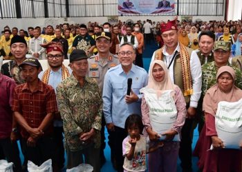 Bantuan Beras untuk 33,2 Juta Warga Berlanjut, Zulhas: Setiap Penerima Dapat 10 Kg per Bulan