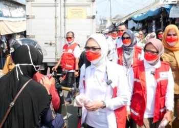 Lindungi Pedagang dan Pengunjung Pasar, PMI Lampung Bagikan 10.000 Masker Gratis
