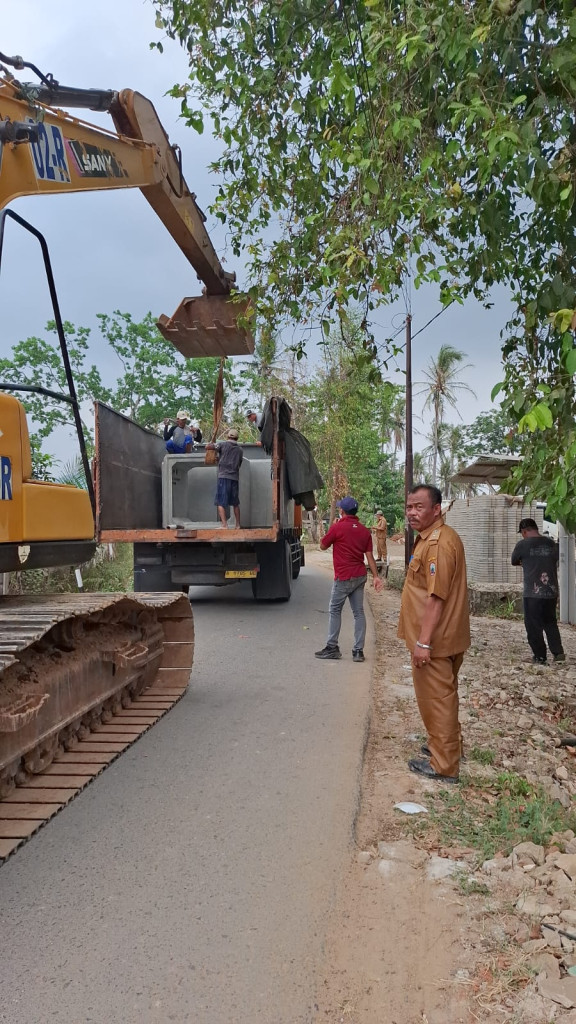 Kades Sabah Balau Gerak Cepat Atasi Banjir, Drainase Jalan Azizi Kini Diperlebar