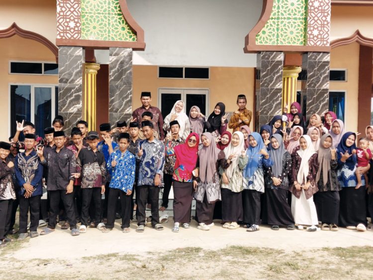 Rawat Warisan Budaya, Peserta Didik SMK Mathla’un Nur Sambut Hari Batik Nasional